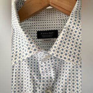 Zara Blue and White Patterned Casual Button Down Shirt
